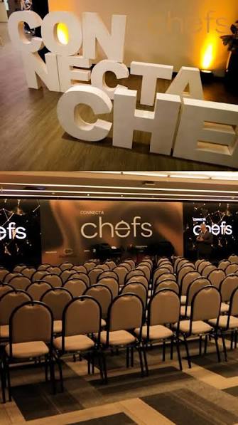 Estrutura montada e plateia da edição 2025 do Connecta Chefs